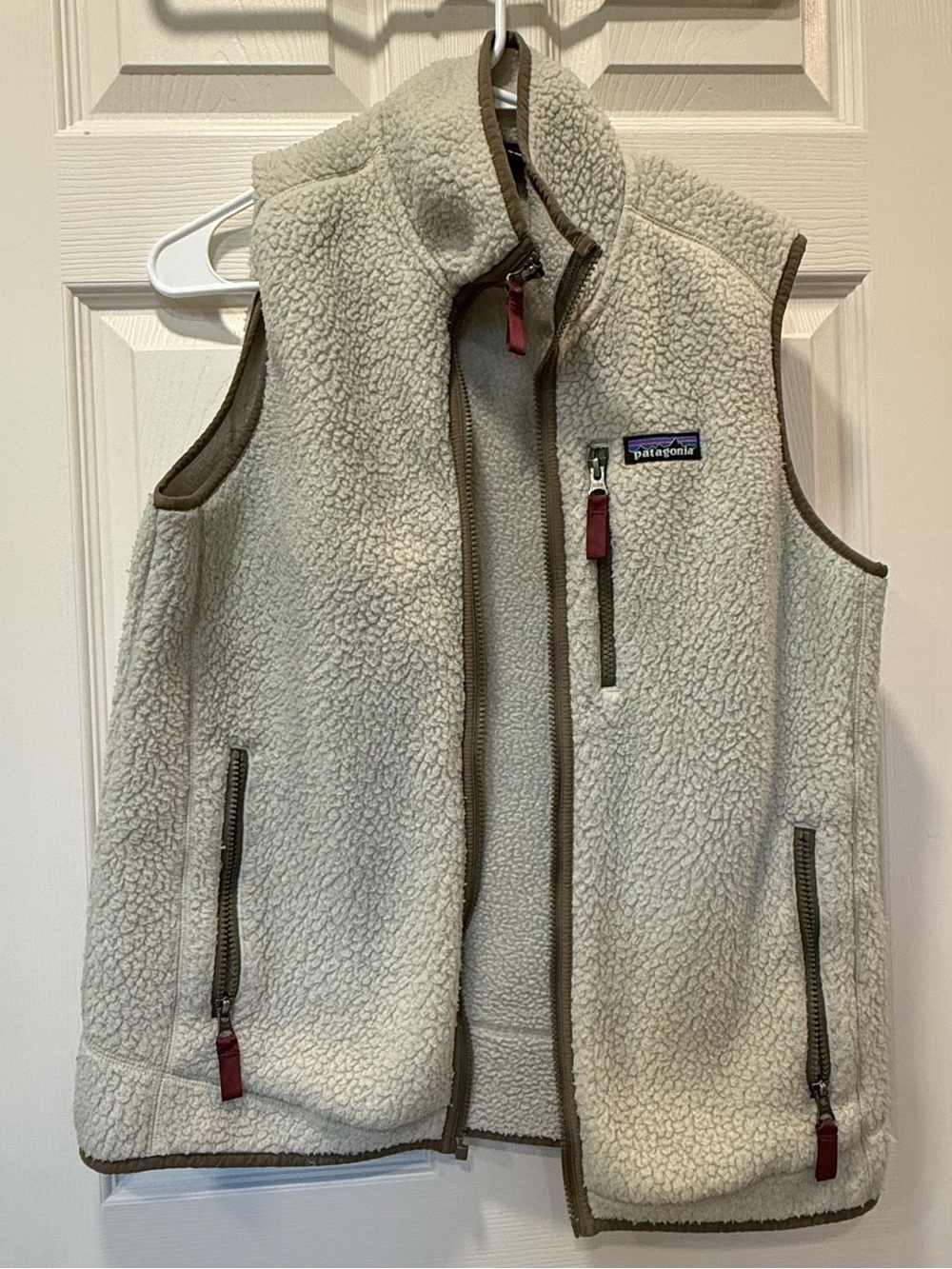 Women’s Patagonia Cream Retro Pile Sherpa Fleece Vest with Olive Trim